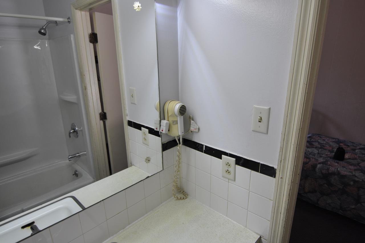 Budget Inn Near Westrock Covington Bagian luar foto